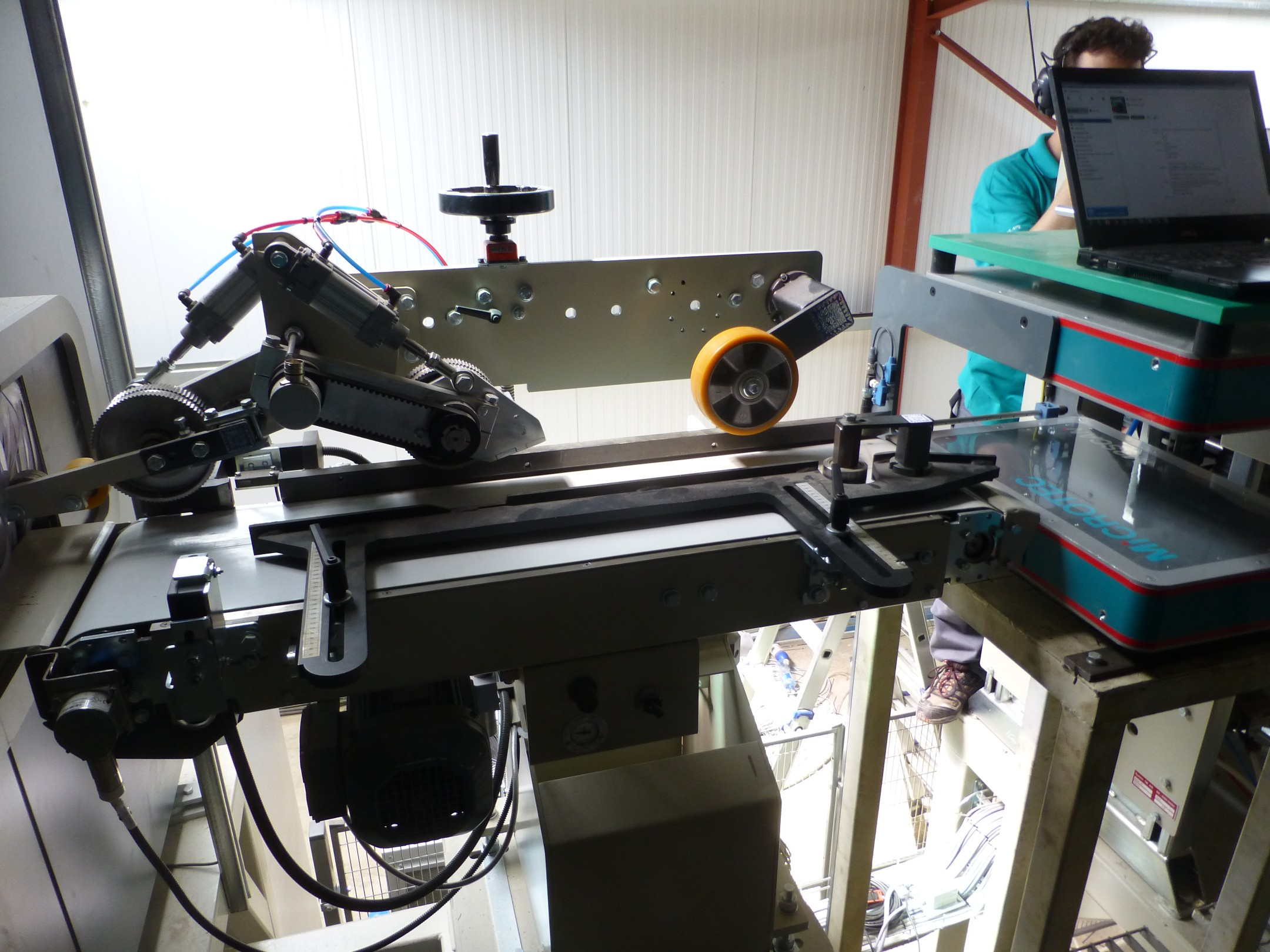 Construction wood: strength grading and moisture control