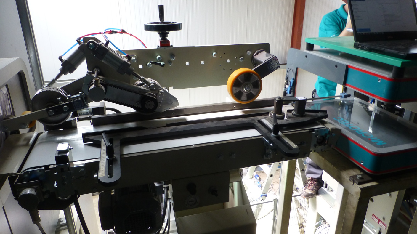 Construction wood: strength grading and moisture control