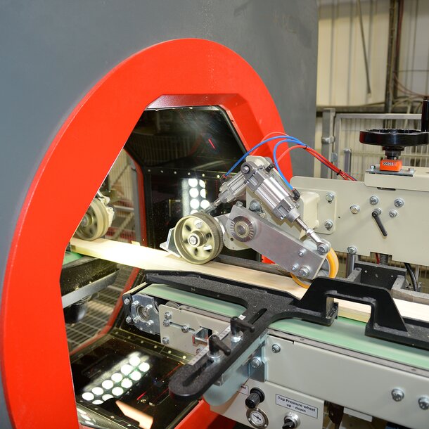 Führender britischer Holzhersteller erfüllt als erster die neuen Einstufungsnormen