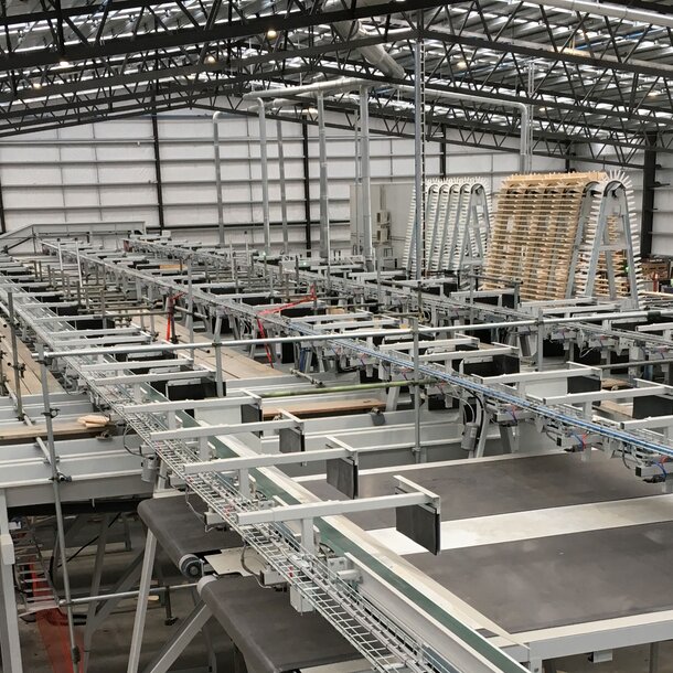 Goldeneye: Cross-cut and finger-jointing line in New Zealand